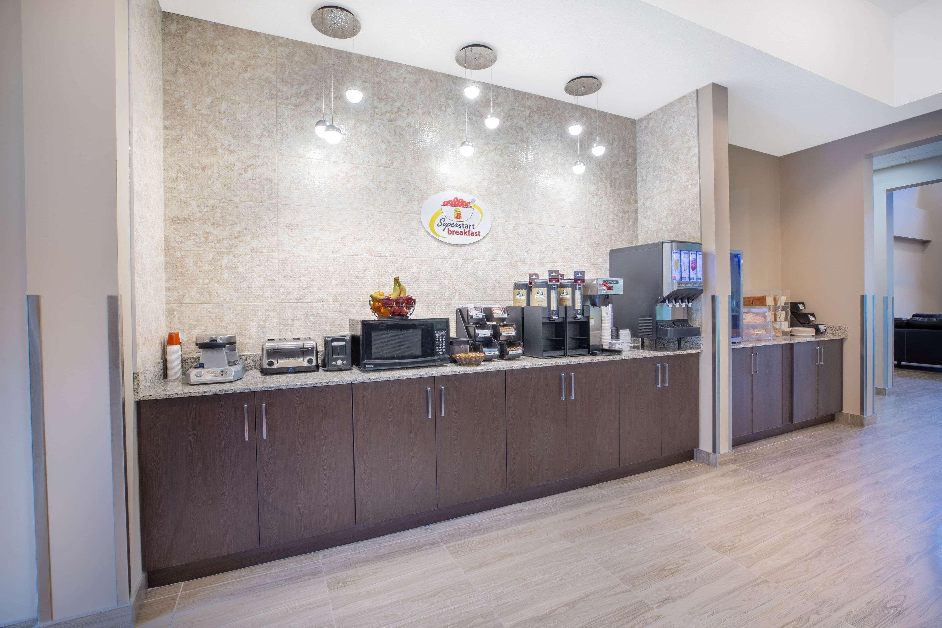 Super 8 By Wyndham Canmore Luaran gambar