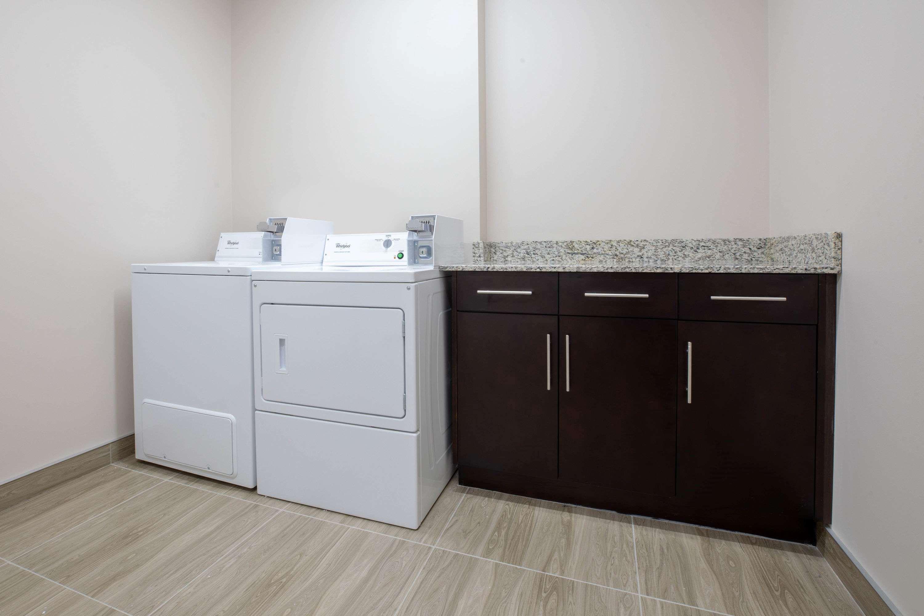 Super 8 By Wyndham Canmore Luaran gambar