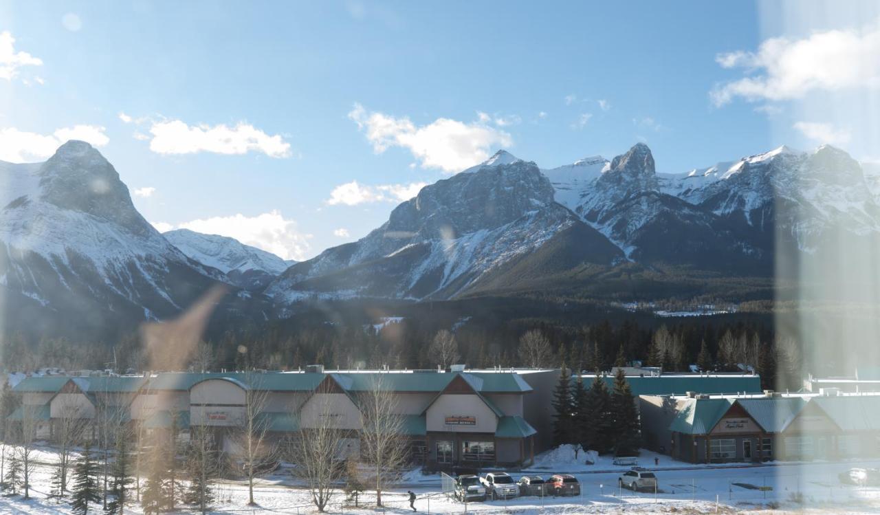Super 8 By Wyndham Canmore Luaran gambar