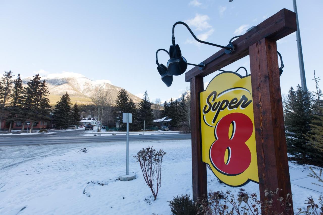 Super 8 By Wyndham Canmore Luaran gambar